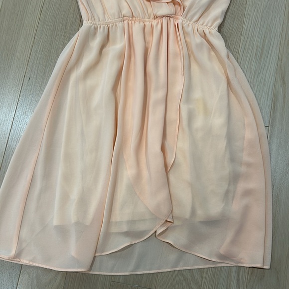 Peach mini dress with ruffles. Size small. Good condition - Picture 3 of 6